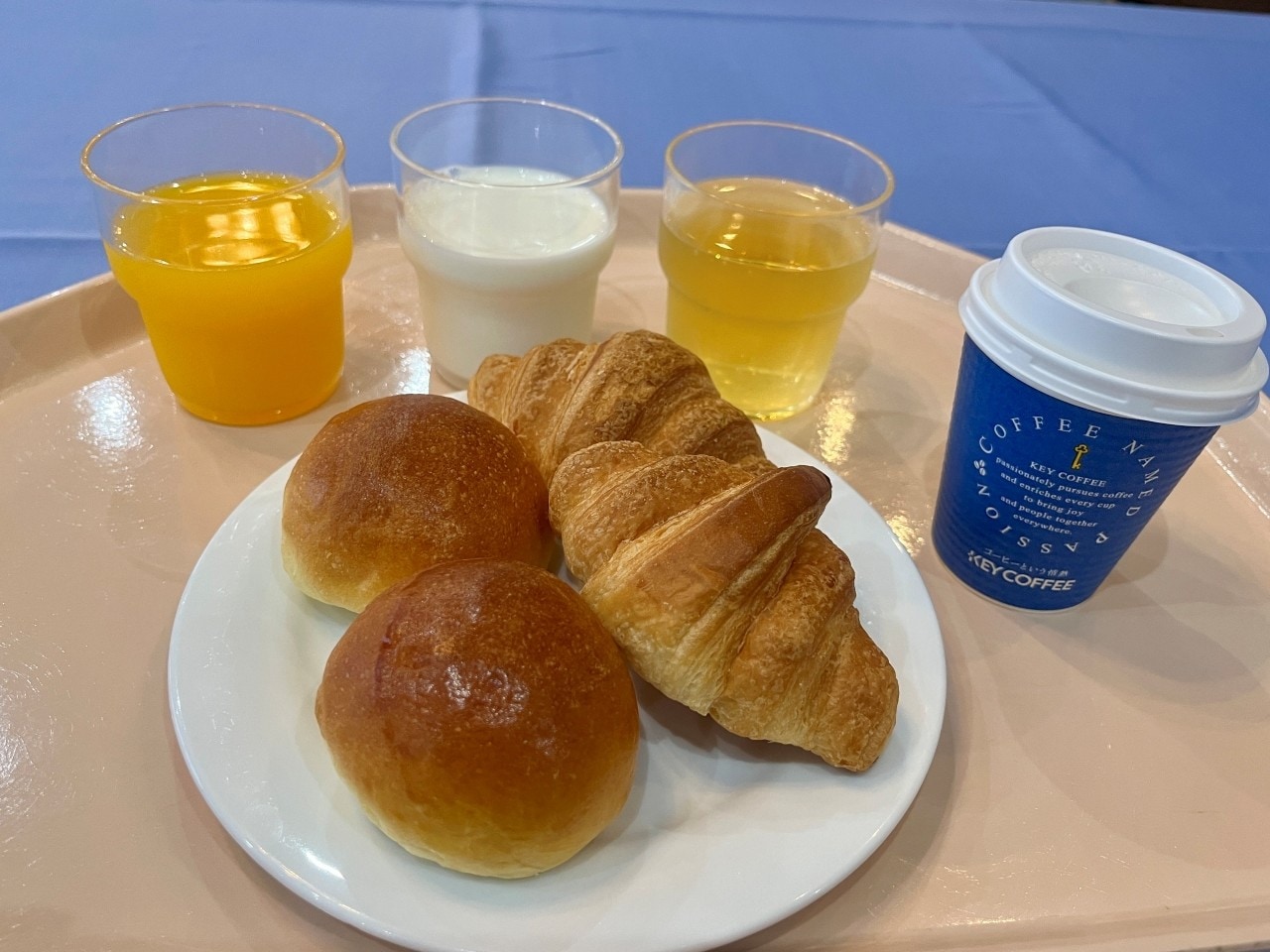 モーニングセット　レストランにてパン、コーヒー無料で提供しています（7：00～8：30）